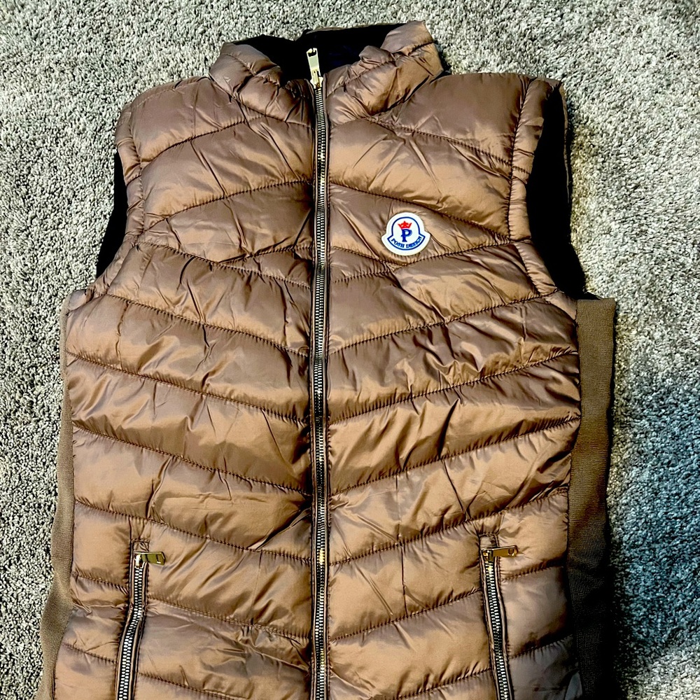 Women’s reversible puffer vest